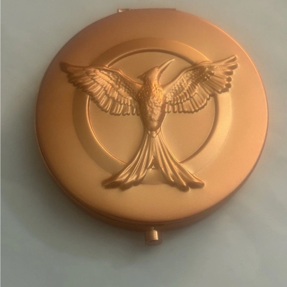 Storybook Cosmetics Hunger Games Revolution Deep Bronze Shimmer Highlighter - Picture 2 of 6